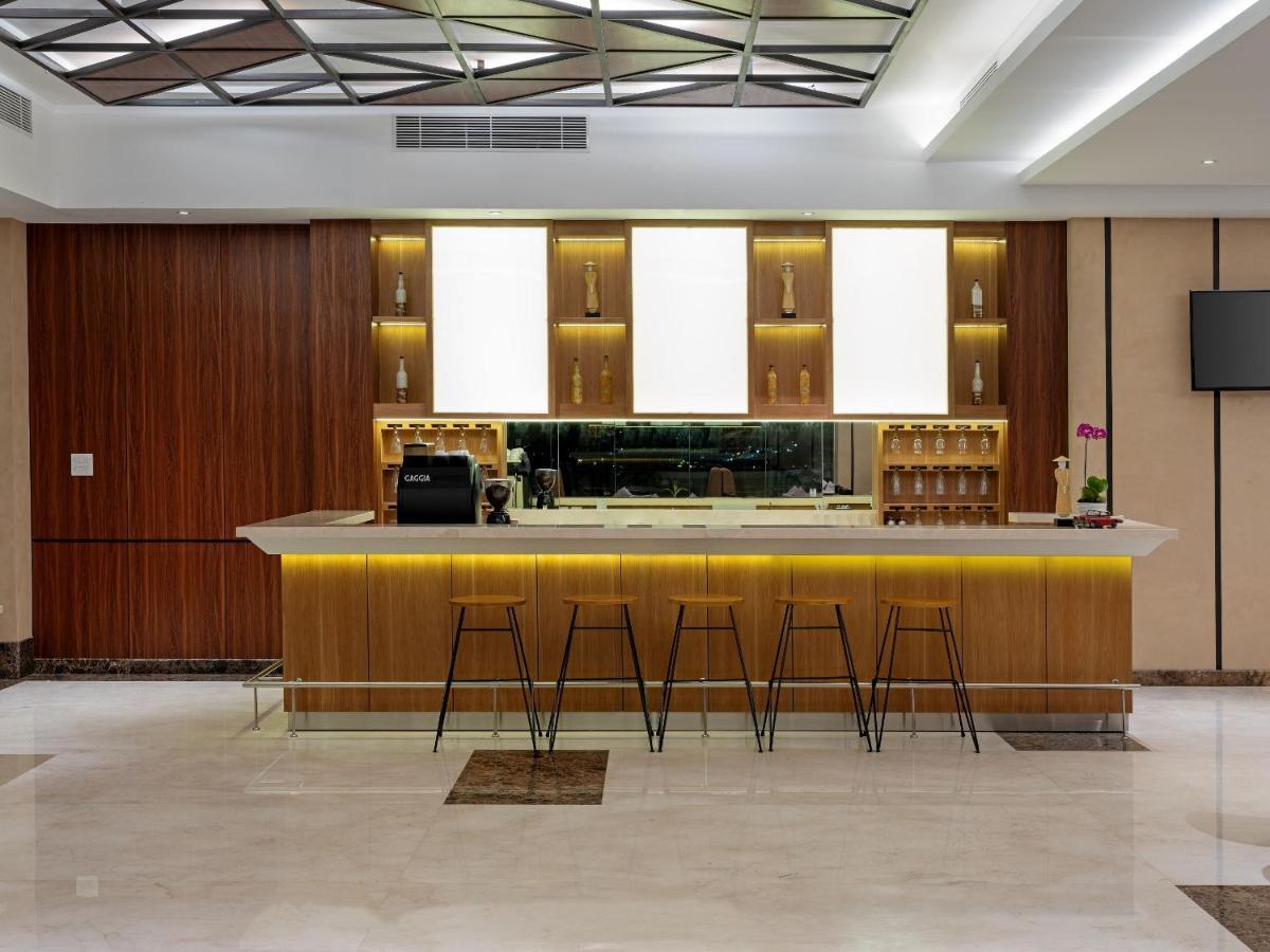 Aston Gresik Hotel & Conference Center المظهر الخارجي الصورة